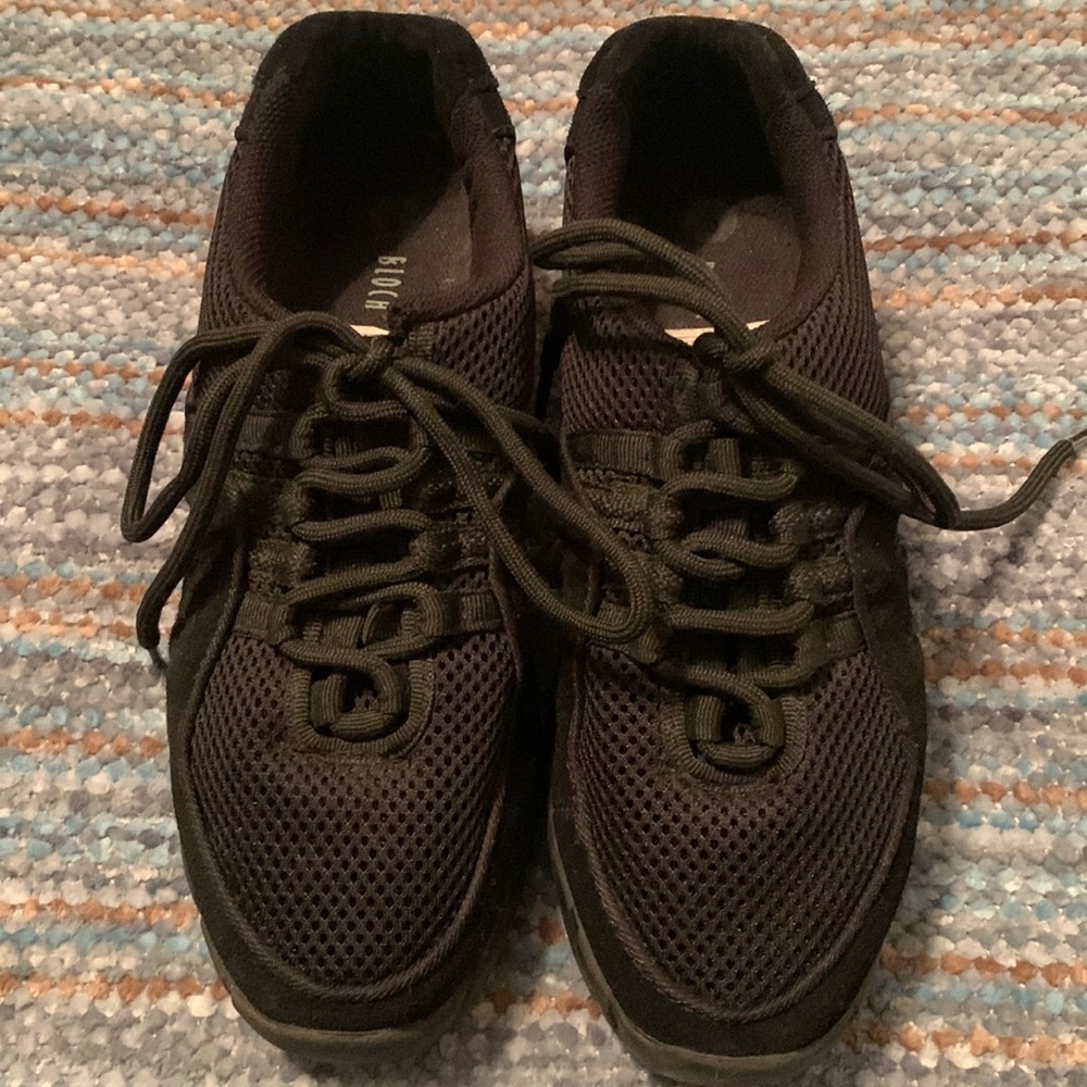 Split sole dance shoes. Worn twice. Excellent condition